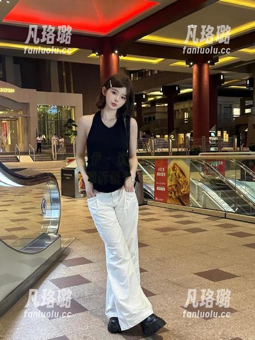 YALAYI雅拉伊 - 沈伊黑白写真高清图册：每一帧都诉说着她的故事与情感