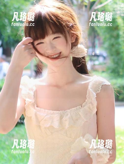 YouMi尤蜜荟 - Carol周妍希最新丝袜图包限时免费，快来体验博主的优雅风采与时尚气息！