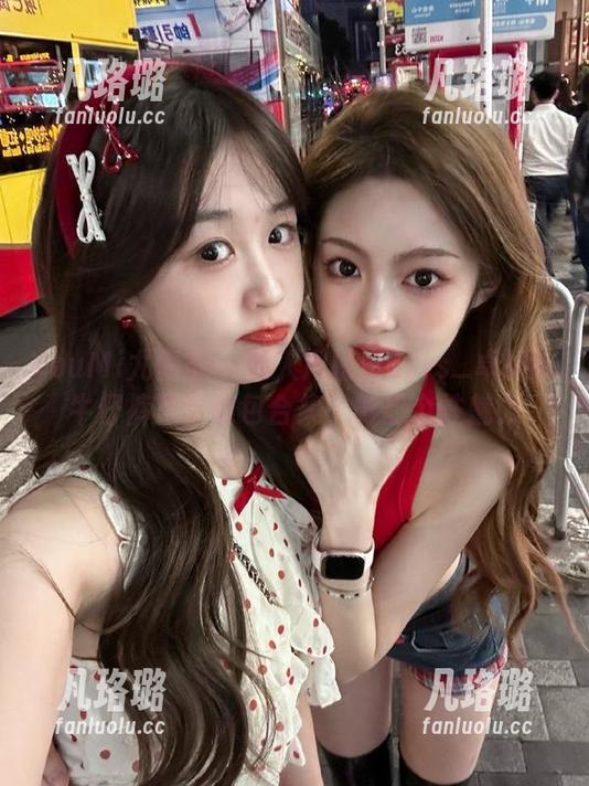 YouMi尤蜜荟 - 迷人风格！Cris_卓娅祺牛仔裤写真图包合集，彰显个性魅力