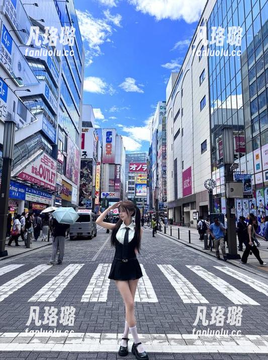 YouMi尤蜜荟 - 精选乔漫妮mina黑丝写真原图，探索她独特的摄影艺术风格