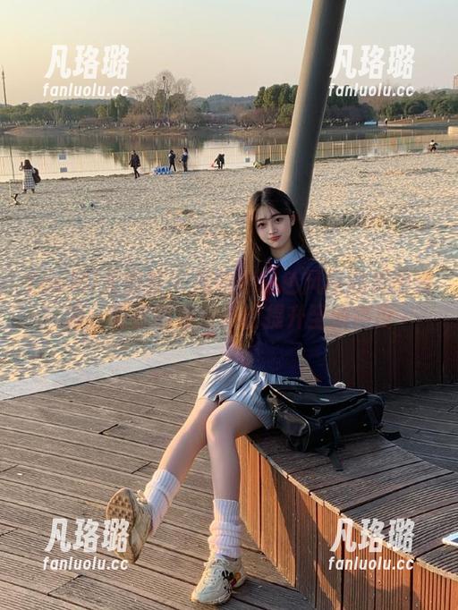 YouMi尤蜜荟 - 周妍希粉色风格的美图资源，将你的视觉体验提升至新高度