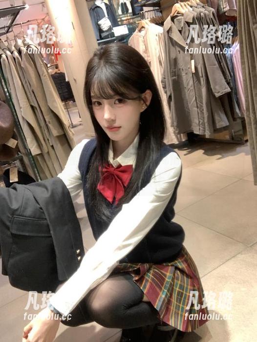 YouMi尤蜜荟 - 演绎夏日风情，尤妮丝泳衣美图图包全新上线！