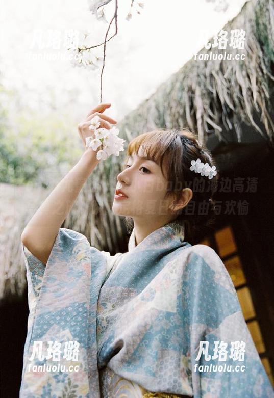 YouMi尤蜜荟 - 樱小白baby的海边高清写真之旅，瞬间定格夏日的自由与欢愉
