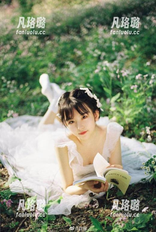 beautyleg-AVY beautyleg - AVY学妹的魅力精选套图,清新校园风格让你倍感温暖与亲切!