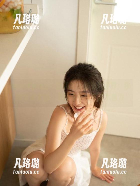 beautyleg - 透视Iris的黑白世界：独特写真套图，原图带你领略艺术魅力