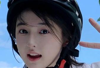 beautyleg – Lynn灰丝最新图集：让光影与柔情交织，演绎迷人故事