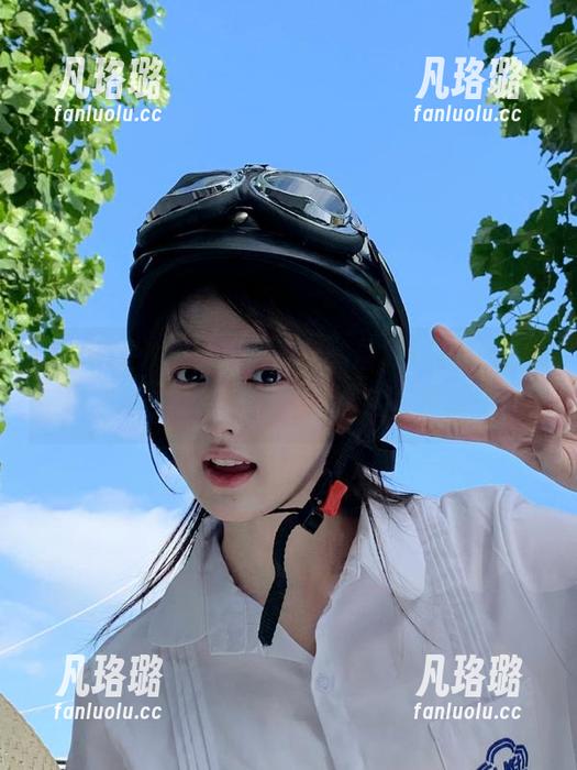 beautyleg-Lynn beautyleg - Lynn灰丝最新图集:让光影与柔情交织,演绎迷人故事