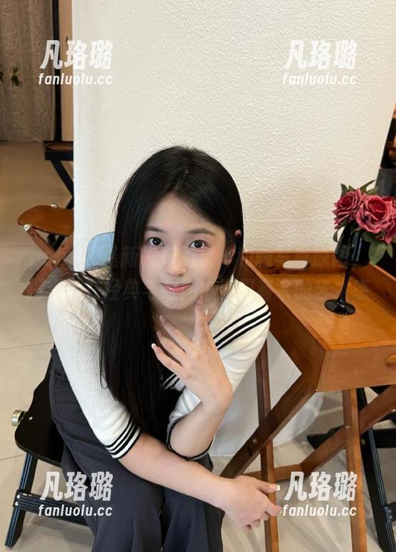 pans - 最新发布的果汁和服写真原图，探索她在经典与时尚中游刃有余的艺术感
