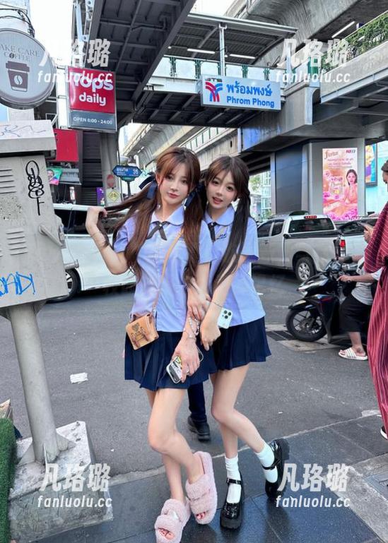 pans - 雨涵校服写真首次更新，与你分享校园故事与青春的记忆