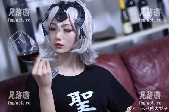 夏天里的“一米八的大梨子”写真作品：丰富资源点亮你的唯美时光