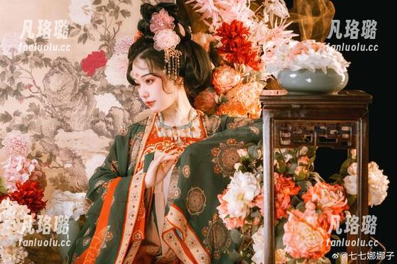 欲知七七娜娜子的金莲写真怎样？快来看看这份免费的图集吧！