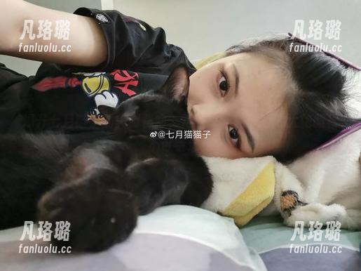 揭开七月喵子的美脚秘密，这个写真图包让你大饱眼福不可错过！