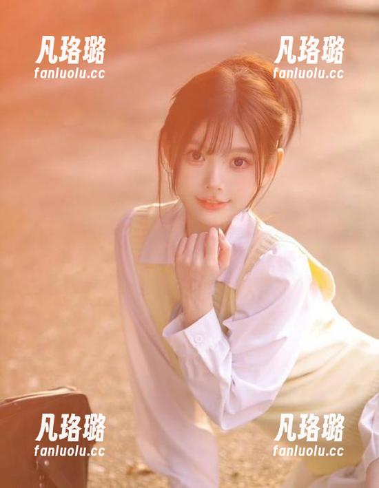 微密圈 - 细腻呈现不爱笑的赛琳渔网黑丝全套写真，尽享无限魅力与诱惑，多样图片供你欣赏！