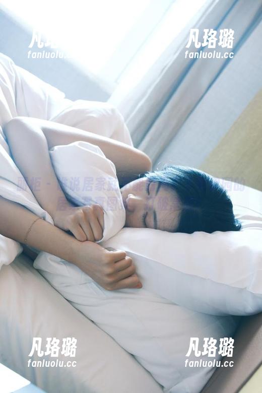 丽柜 - 谁说居家就不能时尚？下载伊园的居家写真图集，打破常规！