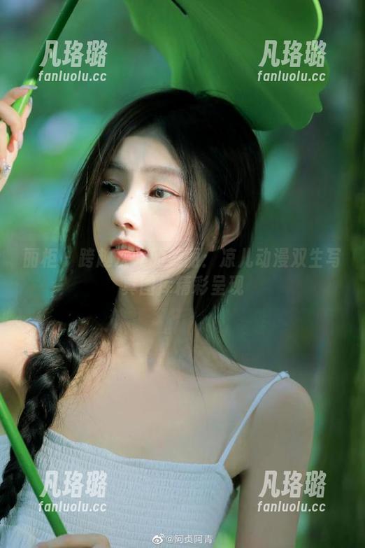 丽柜 - 跨越次元的美丽：凉儿动漫双生写真图库精彩呈现