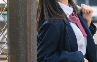 丽柜 – 怡萱清纯写真合集，观看她如何诠释清新与纯净的无限可能！