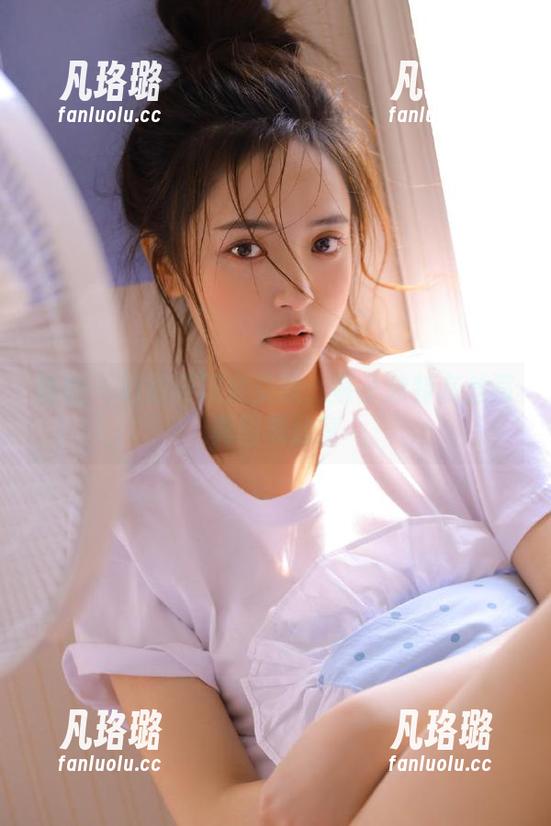 丽柜-慕子 丽柜 - 幻影与现实交织:慕子独特灰丝写真图集分享