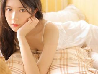 丽柜 – 感受泳池的无限魅力，晴晴最新写真集带你迎接夏日欢愉