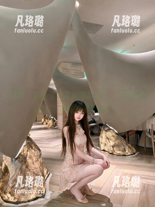 丽柜 - 最新海边写真图片欣赏，潘潘展现自然与时尚的完美融合！