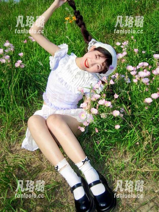 丽柜 - 免费获取王欣竹温柔大片图包，让你的桌面充满梦幻色彩