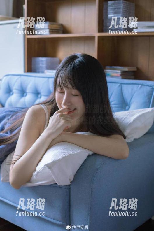 丽柜-甜甜 丽柜 - 私房写真之美:甜甜的白丝图集带你感受浪漫与性感的完美结合