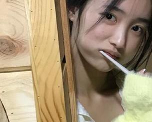 丽柜 – 校园时尚新风潮：美美定制校服图集助你展现自我