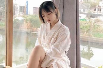 丽柜 – 钟情的办公室写真艺术，最新图片更新引领你探索视觉盛宴！