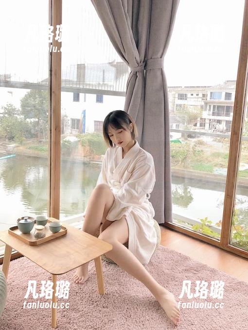 丽柜 - 钟情的办公室写真艺术，最新图片更新引领你探索视觉盛宴！