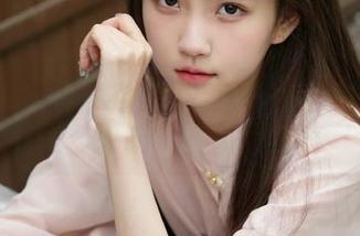 微密圈 – 下载俏妞t红色渔网袜写真集，领略她带来的别样风情与魅力