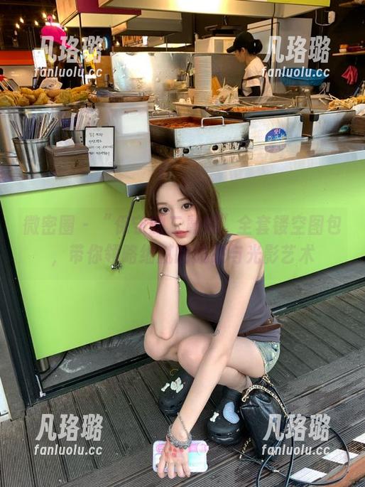 微密圈 - “保守的二舅妈”全套镂空图包，带你领略细腻的肌肤与光影艺术