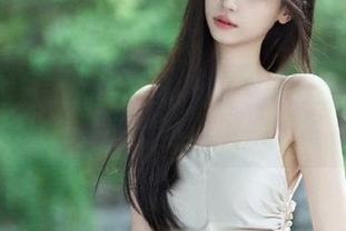 微密圈 – 让人惊艳的最新资源：保守的二舅妈和库里油亮丝的视觉盛宴