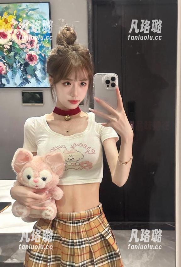 克拉女神 - 大阳厨娘写真合集：品味她在厨房里的优雅与创意图集