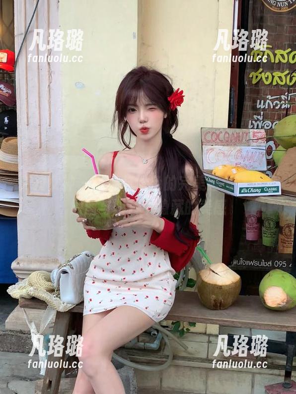 克拉女神 - 小芹与粉色的完美邂逅，探索原图与图片中隐藏的美感