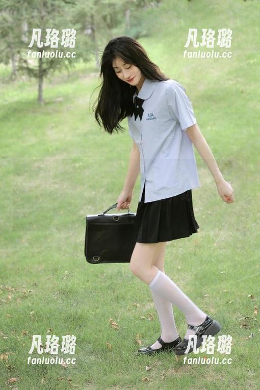 克拉女神 - 在“盈盈透明”的图集中，汇聚了她所有清新脱俗的美图，绝对不可错过！