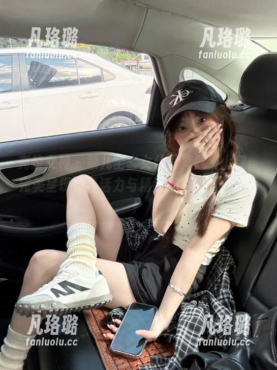克拉女神 - 颖儿全套女仆写真倾情上架，完美呈现青春活力与精致细腻的双重魅力！