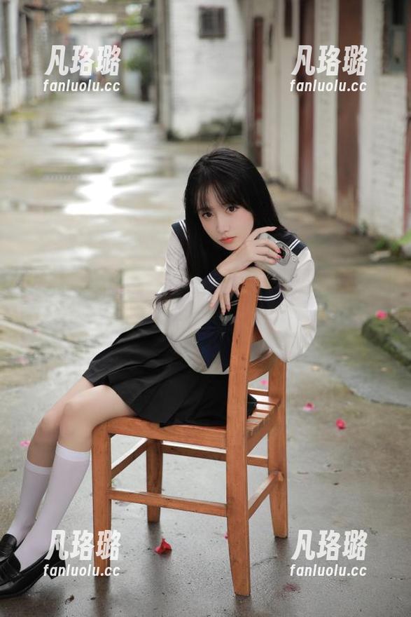 下载兔玩映画全套黑丝写真，窗台上演绎无尽诱惑