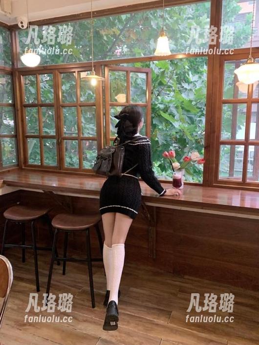 兔玩映画的图集告诉你：制服配白丝，才是最让人心嫉的视觉盛宴，快来围观吧！