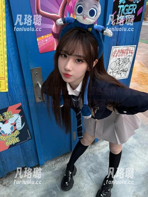 “兔玩映画”带你领略“蓝色女仆”的私房写真魅力，瞬间化身视觉宠儿！