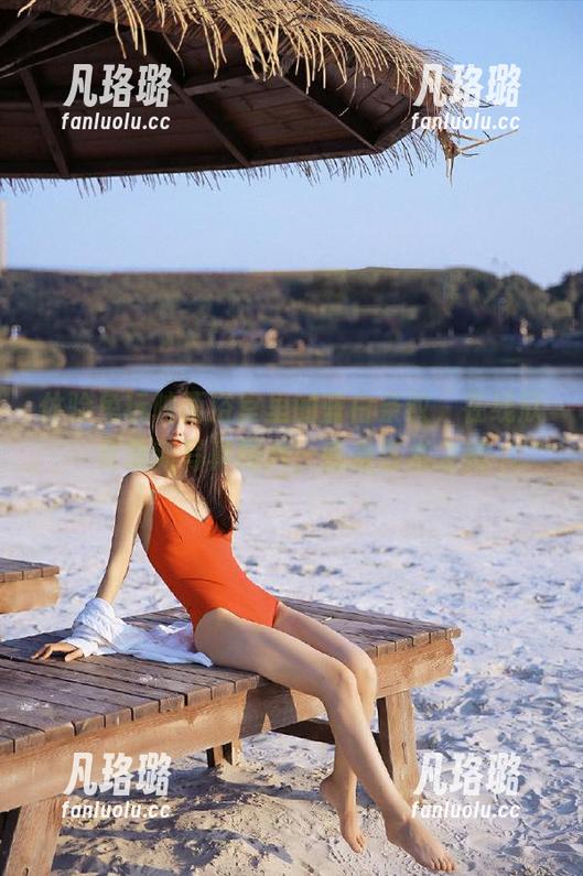 体验兔玩映画浴室里的蓝白条纹，在线欣赏最新写真图片，感受艺术之美
