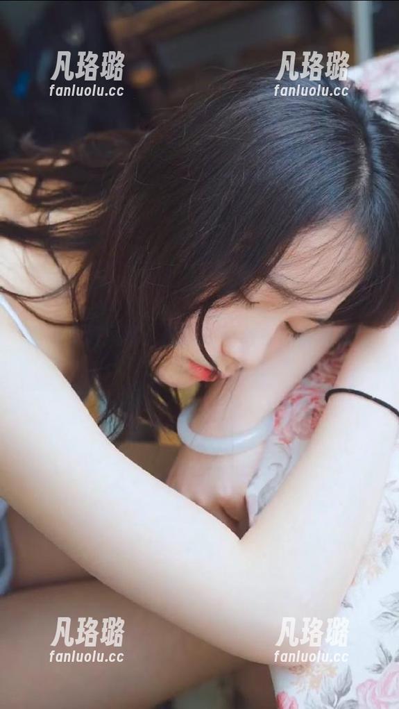 定制专属风格：兔玩映画毛衣热裤写真图片让你瞬间爱上