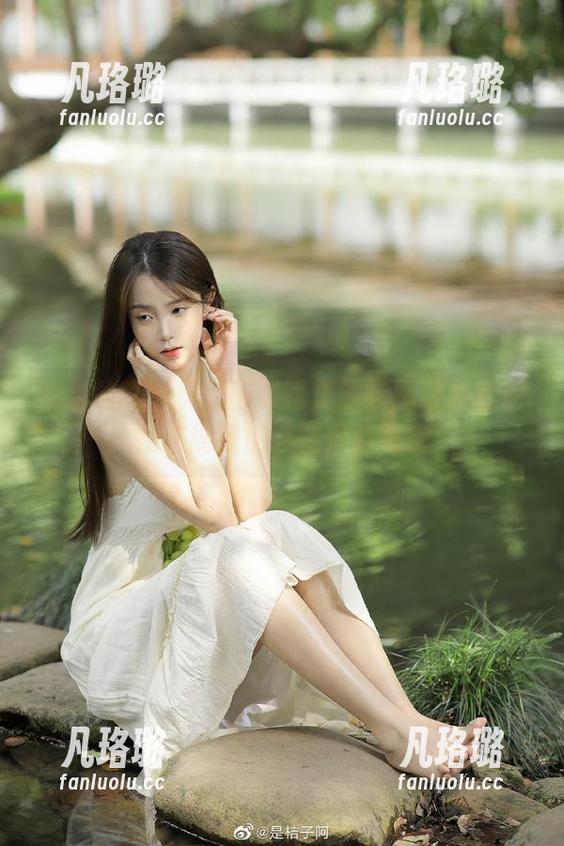 兔玩映画 免费领略兔玩映画黄昏里的裸腿精彩套图,完美展现傍晚的青春气息!