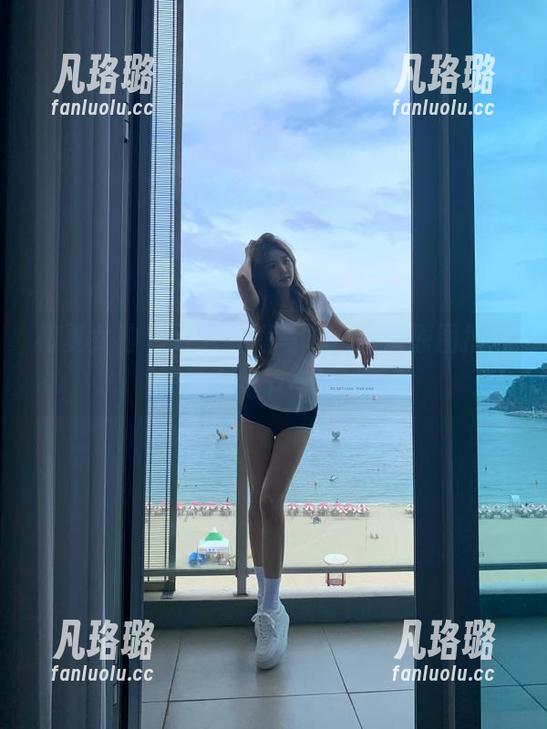 初夏女神-双双 初夏女神 - 双双红裙写真,高清原图捕捉每个细节与情感