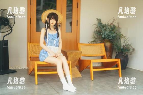 发条少女yoki “发条少女yoki”的白衬衫COS套图,翻转你的少女心,拥抱时尚新潮流