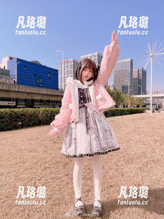 尽情享受古川kagura的粉色JK图包，少女时代的梦幻回忆尽在其中