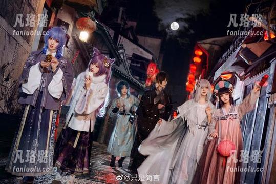 游泳的魅力：只是简言泳装写真精选美图引领夏季潮流