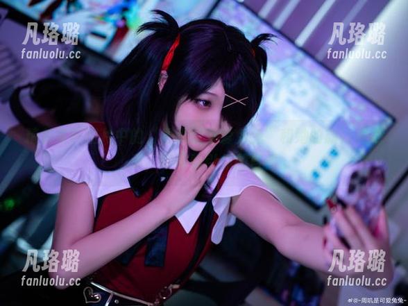 精美写真图片中的“周叽是可爱兔兔”和她的旗袍索尼子，瞬间吸引你的目光