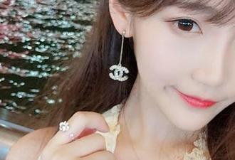 啾小妍Deer独家分享：无圣光白裙作品中的自由与灵动