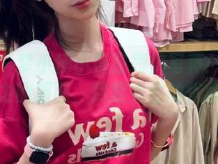 嗲囡囡 – 梦小楠小夜猫短裤写真：展示她无限魅力的原图，尽显女性的优雅气质！