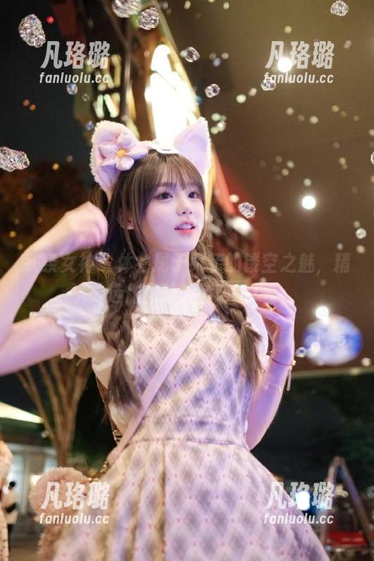 头条女神-尹菲 头条女神 - 体会属于尹菲的镂空之魅,精选作品让爱意萌动!