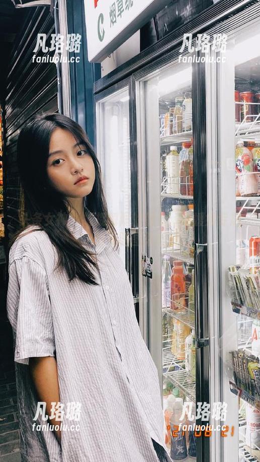 头条女神-李媛媛 头条女神 - 捕捉瞬间的魅力:李媛媛专属定制礼服图集全览